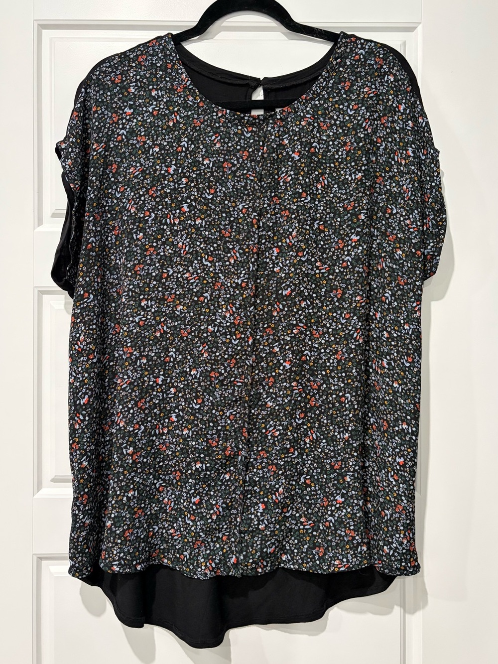 MT Black Short-Sleeve Floral Blouse with Multicolor Print